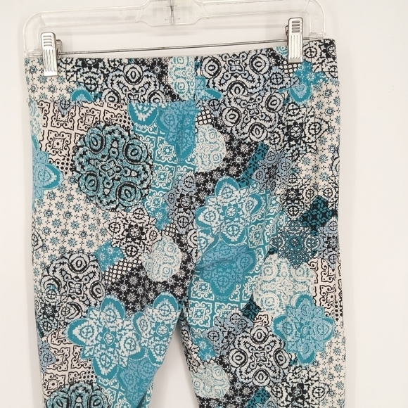 CATO MEDIUM BLUE PATTERNED LOOSE FIT KNIT Capris - Picture 2 of 6